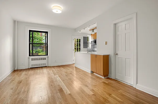 Living room, photo 1