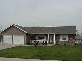2nd image of 402 Oakwood St