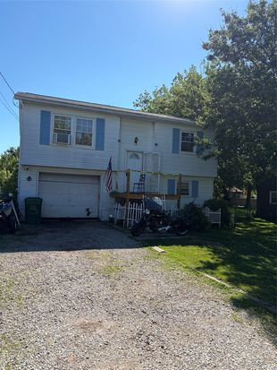 2140 Victory Dr, Erie, PA 16510
