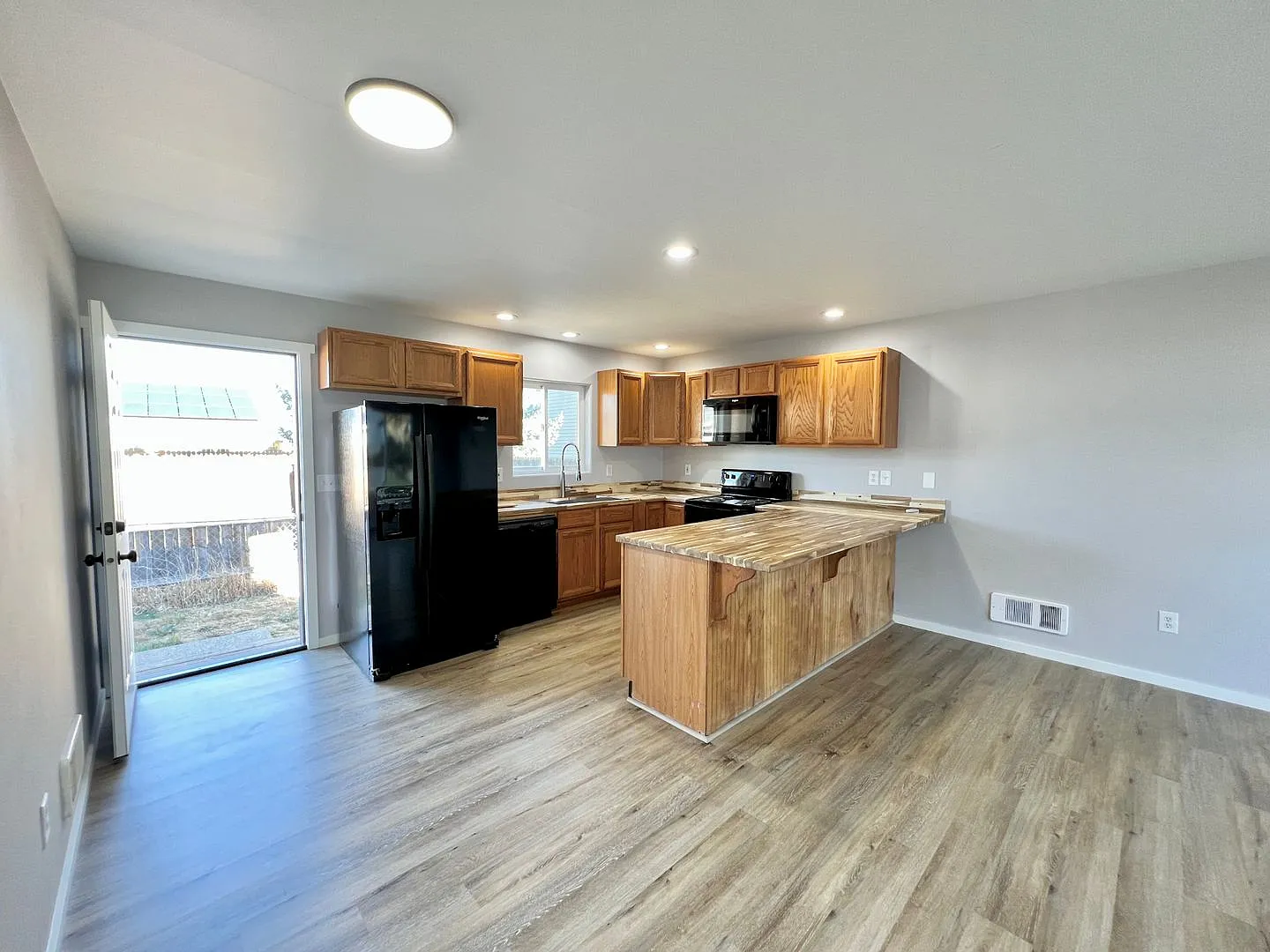 810 East White Birch Avenue — Photo 2