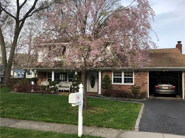 128 Orienta Ave, Lake Grove, NY 11755