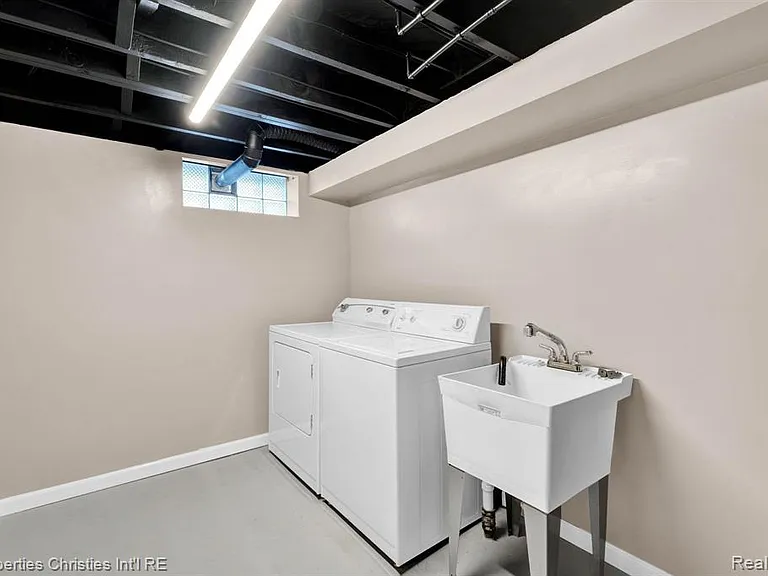 4271 Prairie Ave — Photo 24