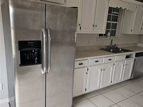 3rd image of 10441 Sunnyland Dr