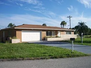 Single Family Home Available Now! — Photo 2