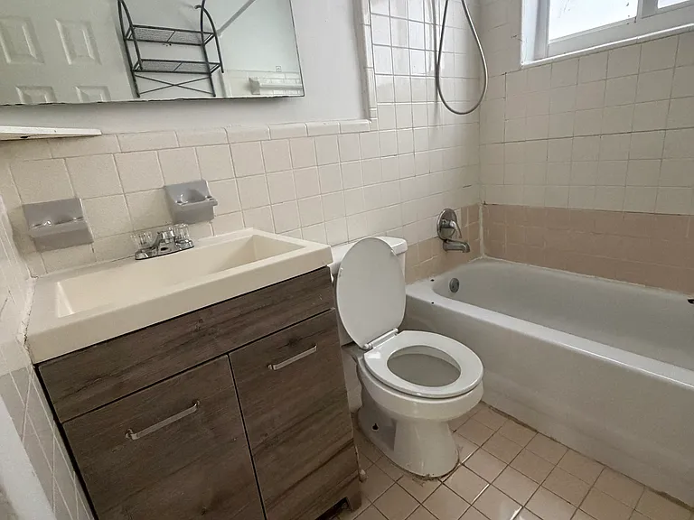 18 SW 10th St #B — Photo 14