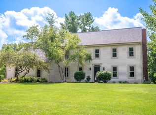 N33W23137 Ridgecrest Ct, Pewaukee, WI 53072