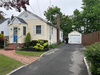 49 Sutton Court, West Islip, NY, 11795