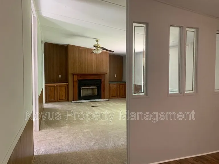 221 Oakleigh Dr — Photo 2