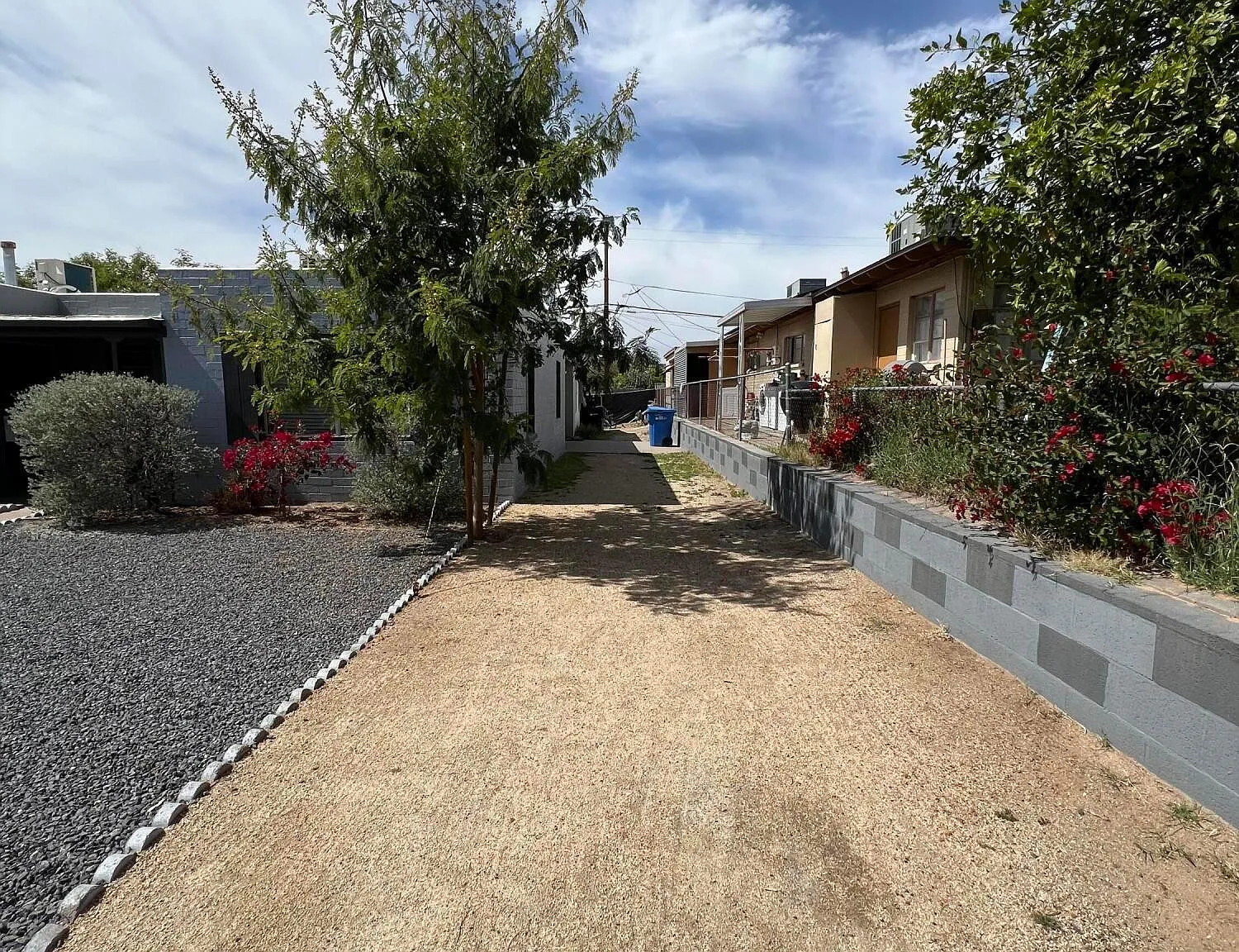 1 bed, 1.0 bath, 928 sqft, $995 — Photo 1