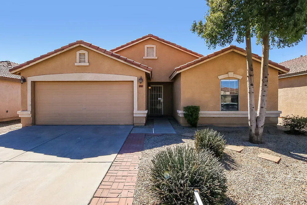 3 bed, 2.0 bath, 1388 sqft, $1,925 — Photo 1