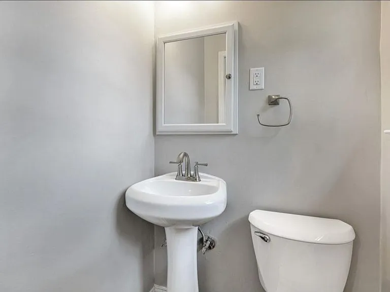 1302 Dogwood Dr — Photo 3