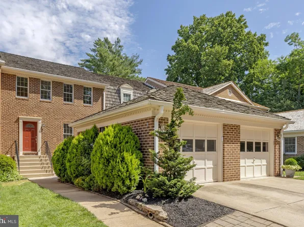 2906 Oakborough Sq, Oakton, VA 22124