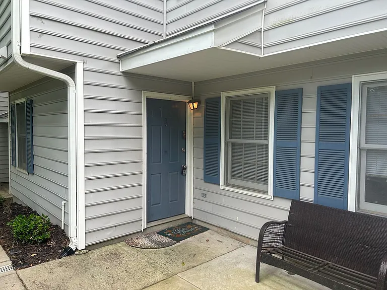 1227 Barnwell Steet Barnwell St #3 — Photo 2