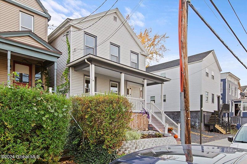 2nd image of 550 East Street