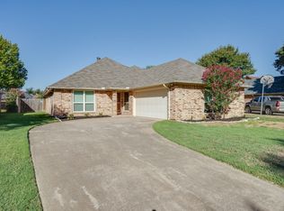 6801 Megan Ln, North Richland Hills, TX 76182