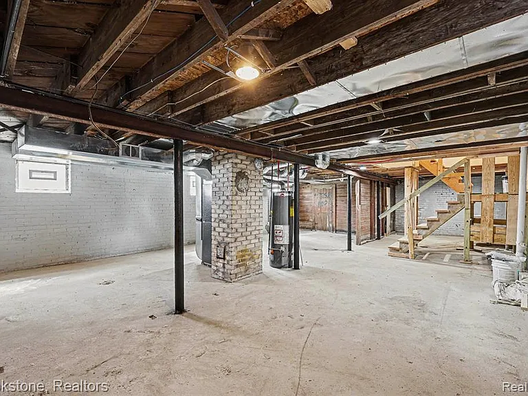 5533 Sheridan St — Photo 25