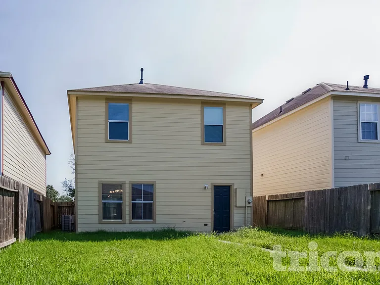 11403 Carla St — Photo 15