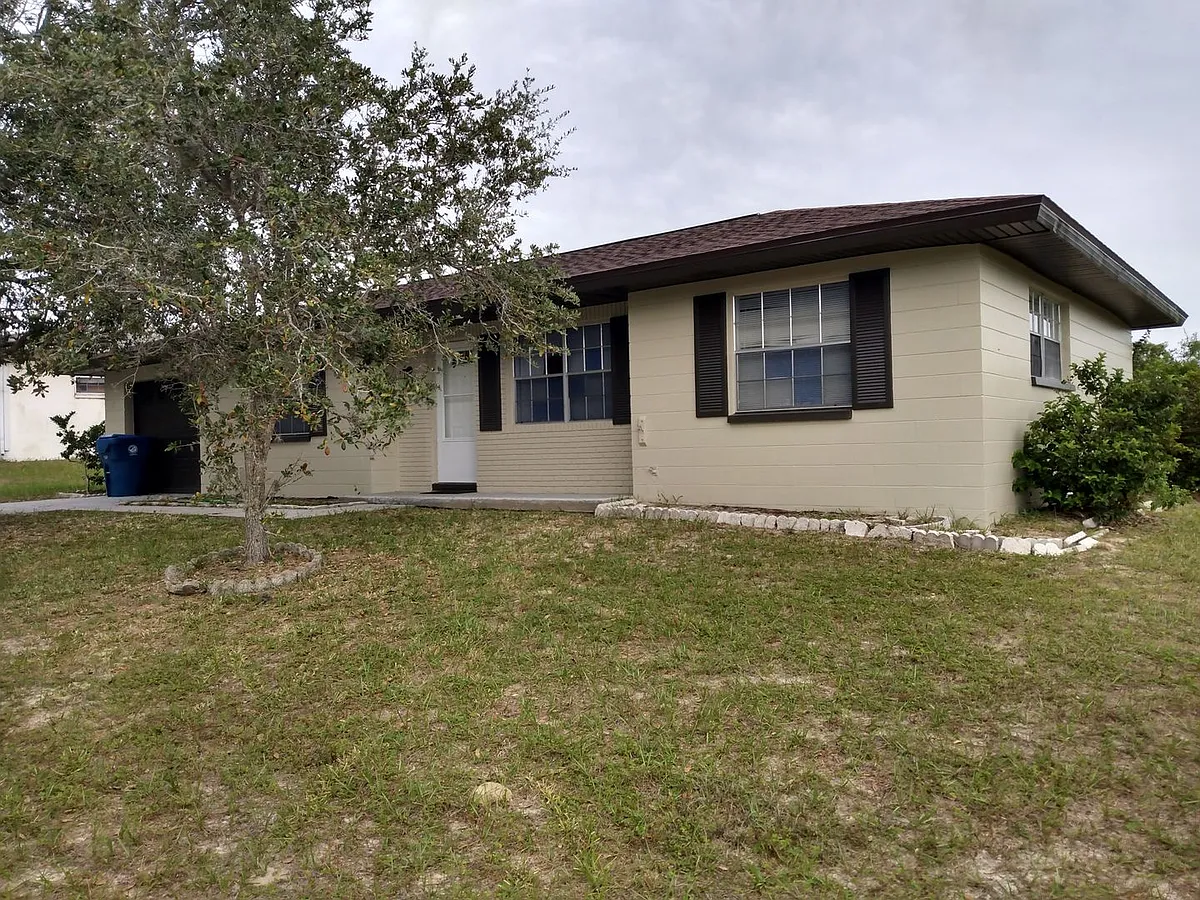 Building Photo - 5076 Wellington Rd