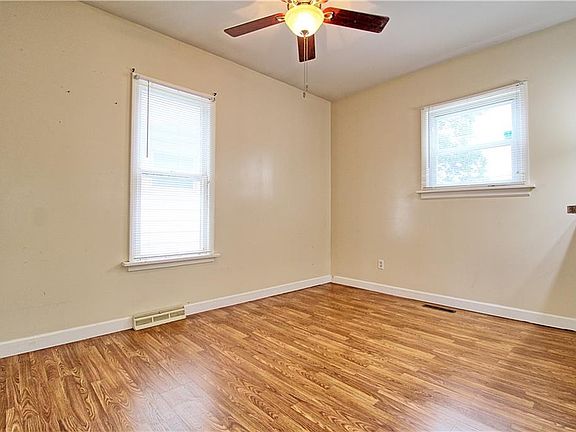 5th image of 2945 Sylvanie St