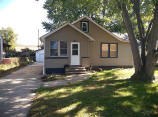 1340 S 7th St, Pekin, IL 61554