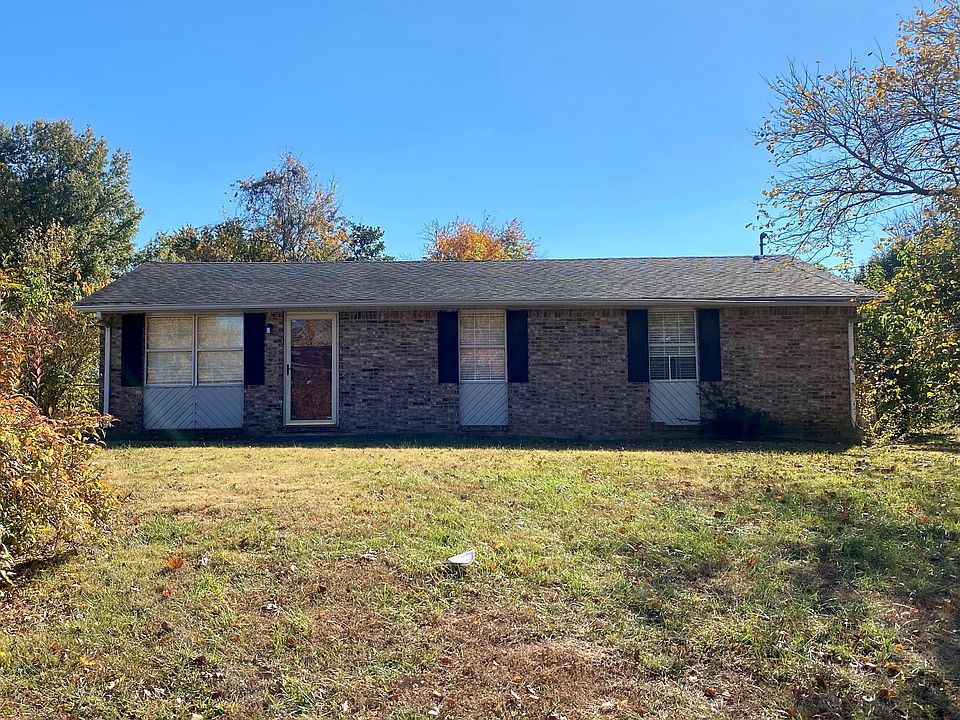 2nd image of 940 Linda Dr