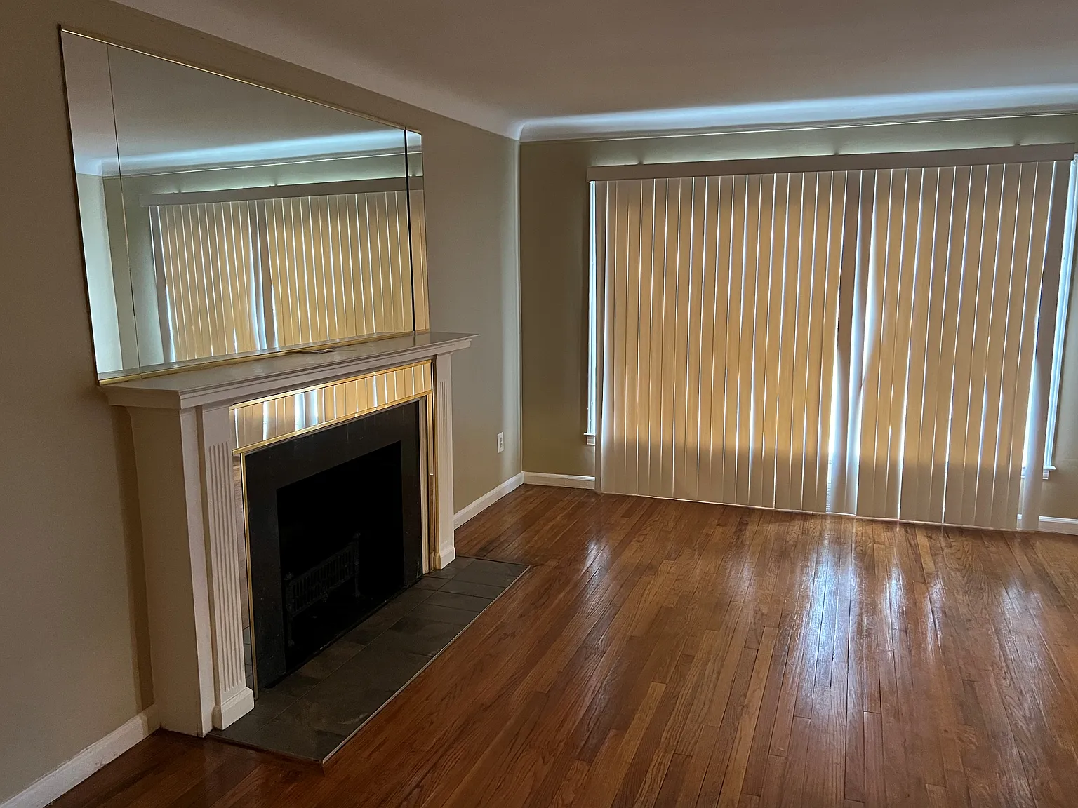 Very clean northwest bungalow. 3 Large bedrooms — Photo 2