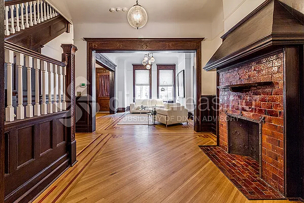 Rented by Dixon Advisory USA Inc. | media 2