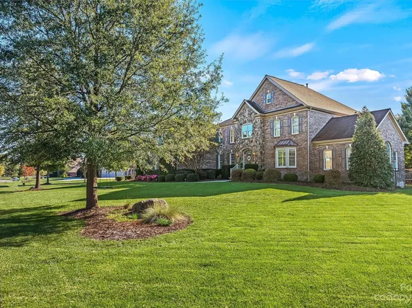 821 Wandering Way Dr, Waxhaw, NC 28173