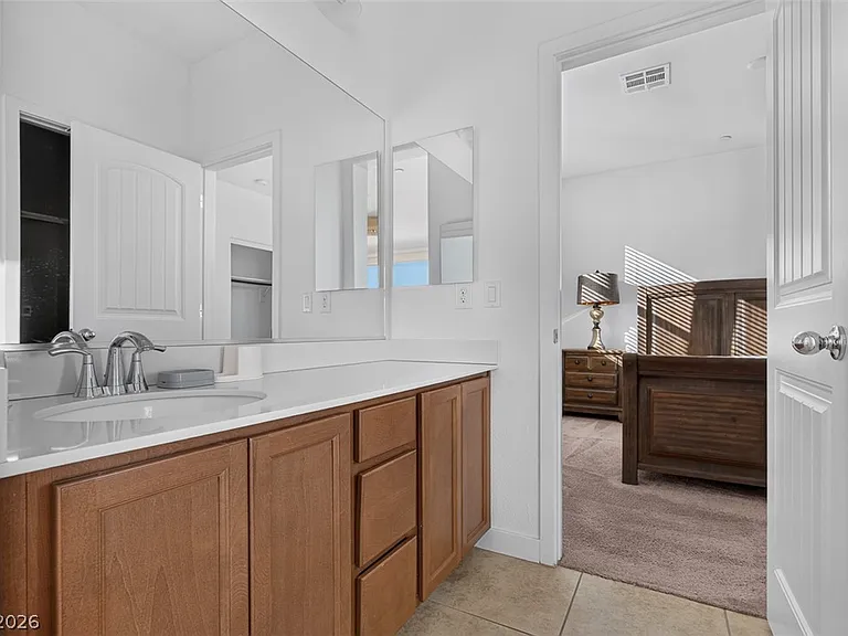 1100 E Sunset Rd — Photo 40