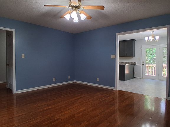 3rd image of 998 Sugarcane Way