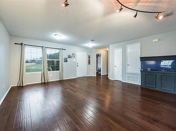 5th image of 1601 Creekridge Ct