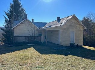 4018 Charles St, Pulaski, VA 24301