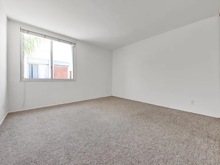 5301 Balboa Blvd #M8 — Photo 16