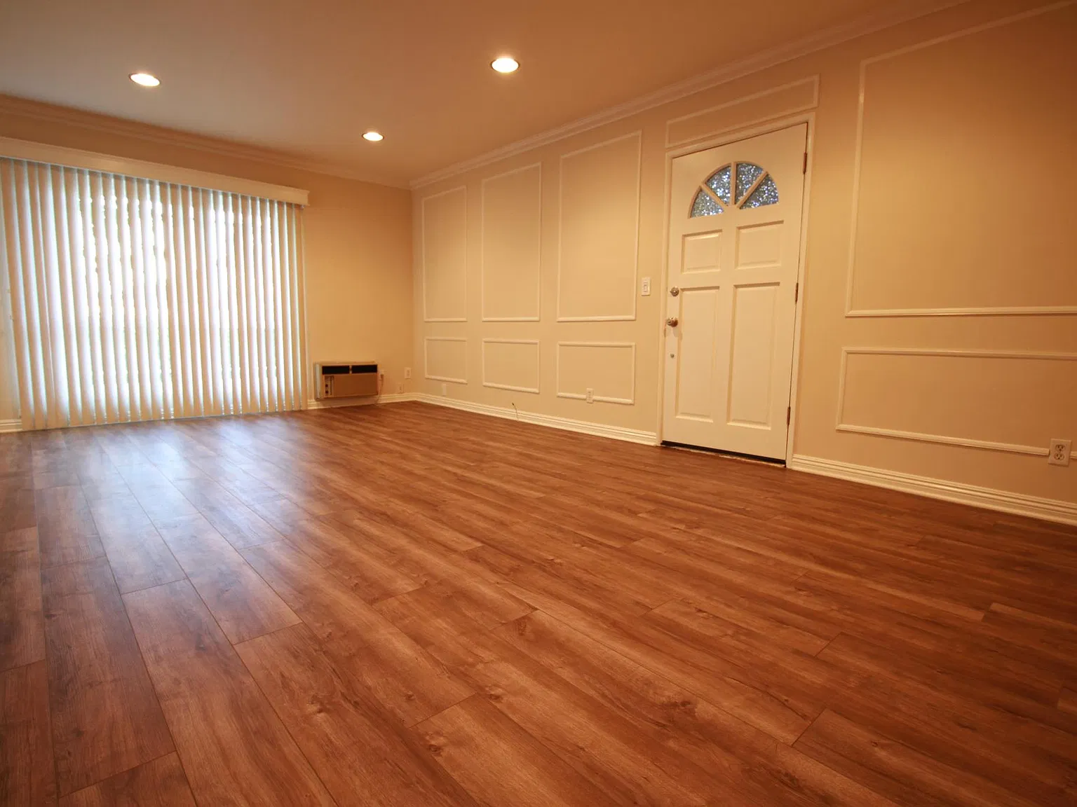 2 bed, 925 sqft, $2,975 — Photo 1