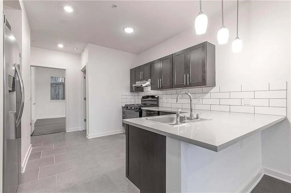 2 bed, 818 sqft, $1,650 — Photo 4