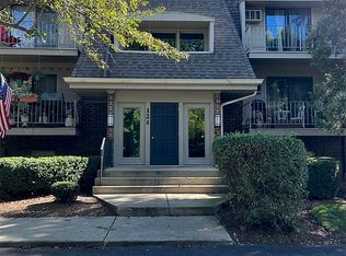 128 E Bailey Rd, Naperville, IL 60565