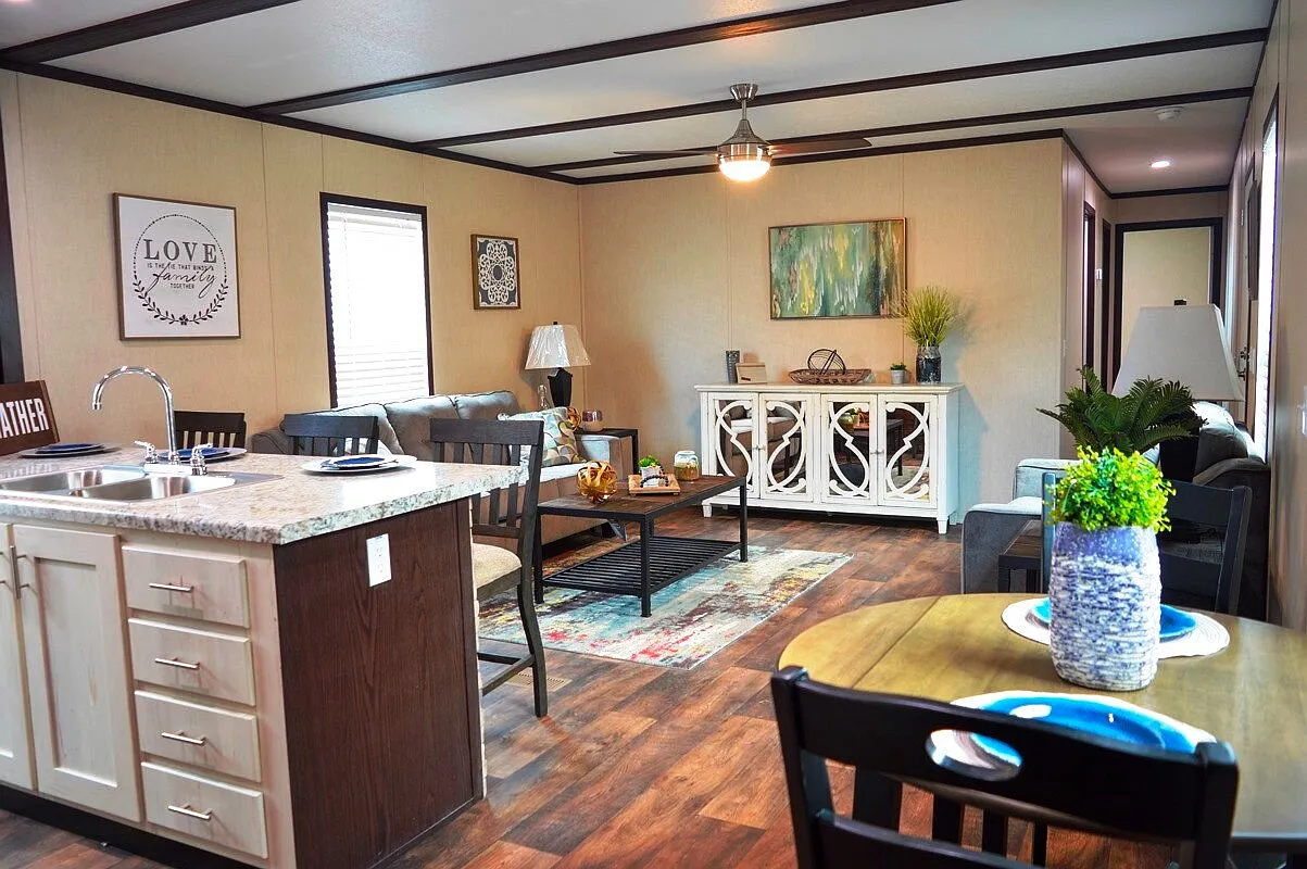 3 bed, 2.0 bath, 1080 sqft, $1,350 — Photo 3