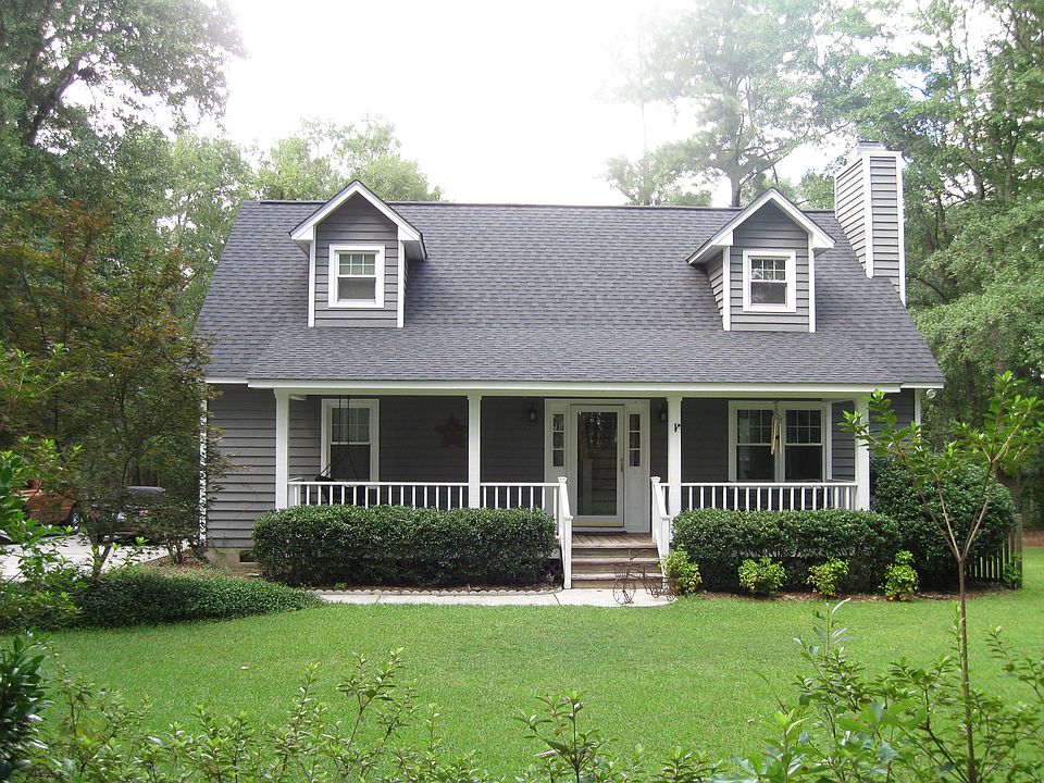 Front view; 40' x 80' yard