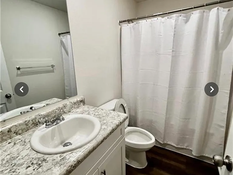 2564 E Illinois Aly — Photo 15