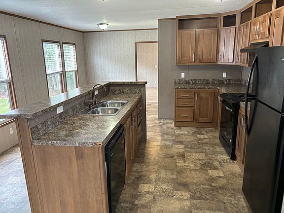 3rd image of 426 N Main St Trailer 10