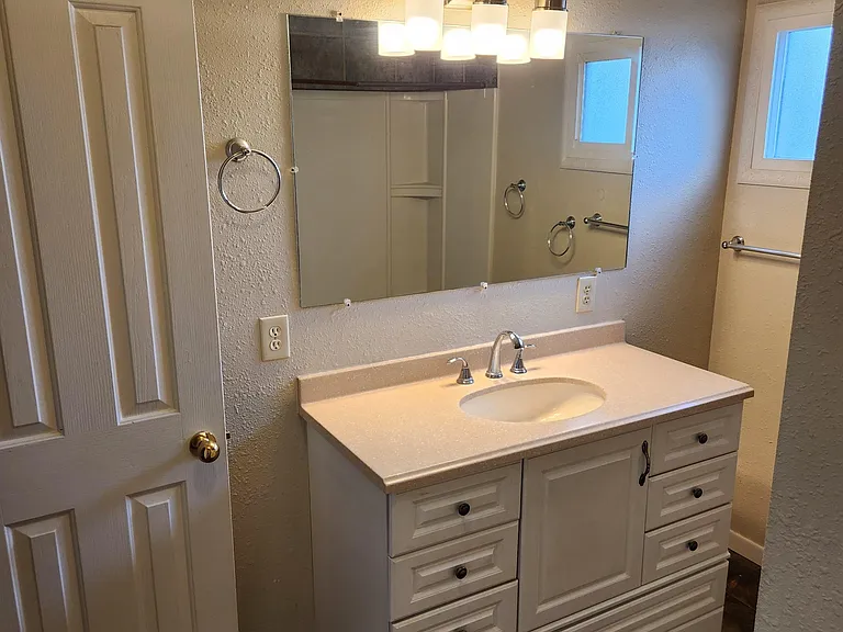 Bath vanity