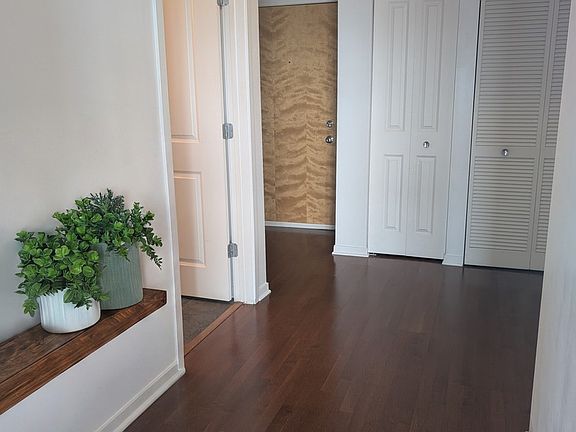 4th image of 2923 N Clybourn Ave Unit 401