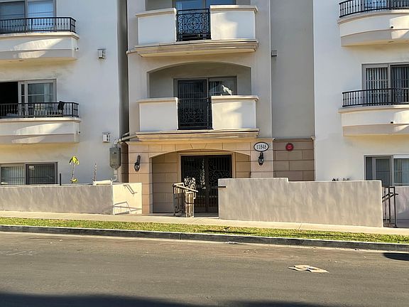 2nd image of 11848 1/2 Kiowa Ave Penthouse 3