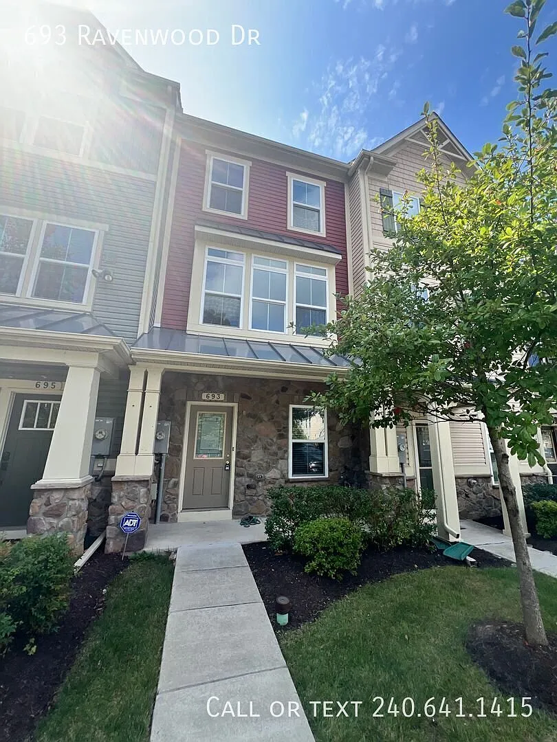 Lovely 3 BR/3 BA Townhome in Glen Burnie! — Photo 2