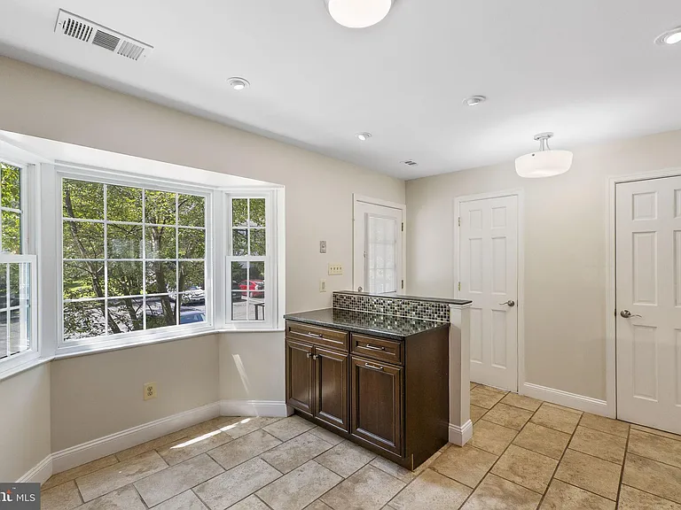 124 Barnsfield Ct #216 — Photo 9