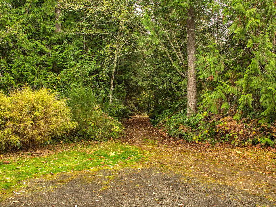Please park here. The path leads to the lot. 