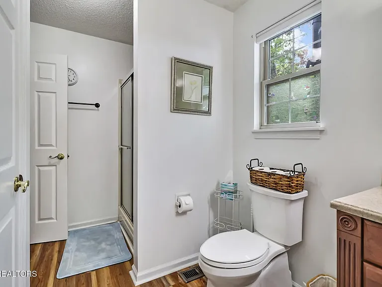 144 Pomeroy Dr — Photo 6
