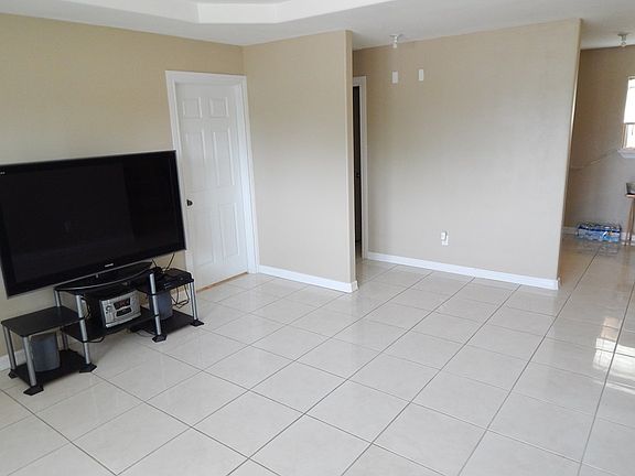 2nd image of 3703 Grandview Dr