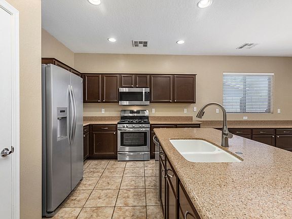 5th image of 1339 E Cassia Ln