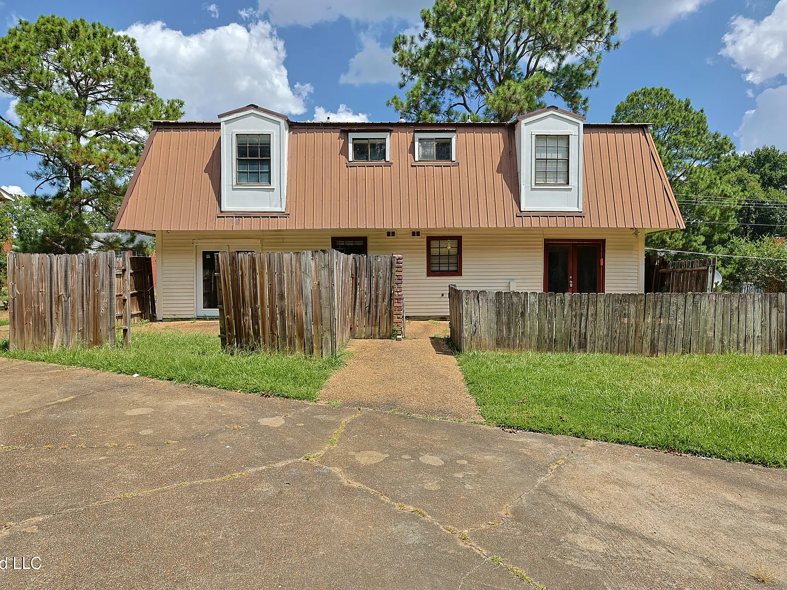 2 bed, 1.5 bath, 1185 sqft, $1,450 — Photo 2
